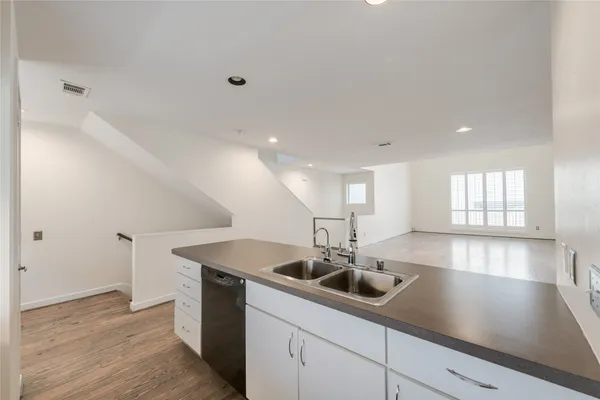 $2,500 | 807 Robin Street, Houston, TX 77019