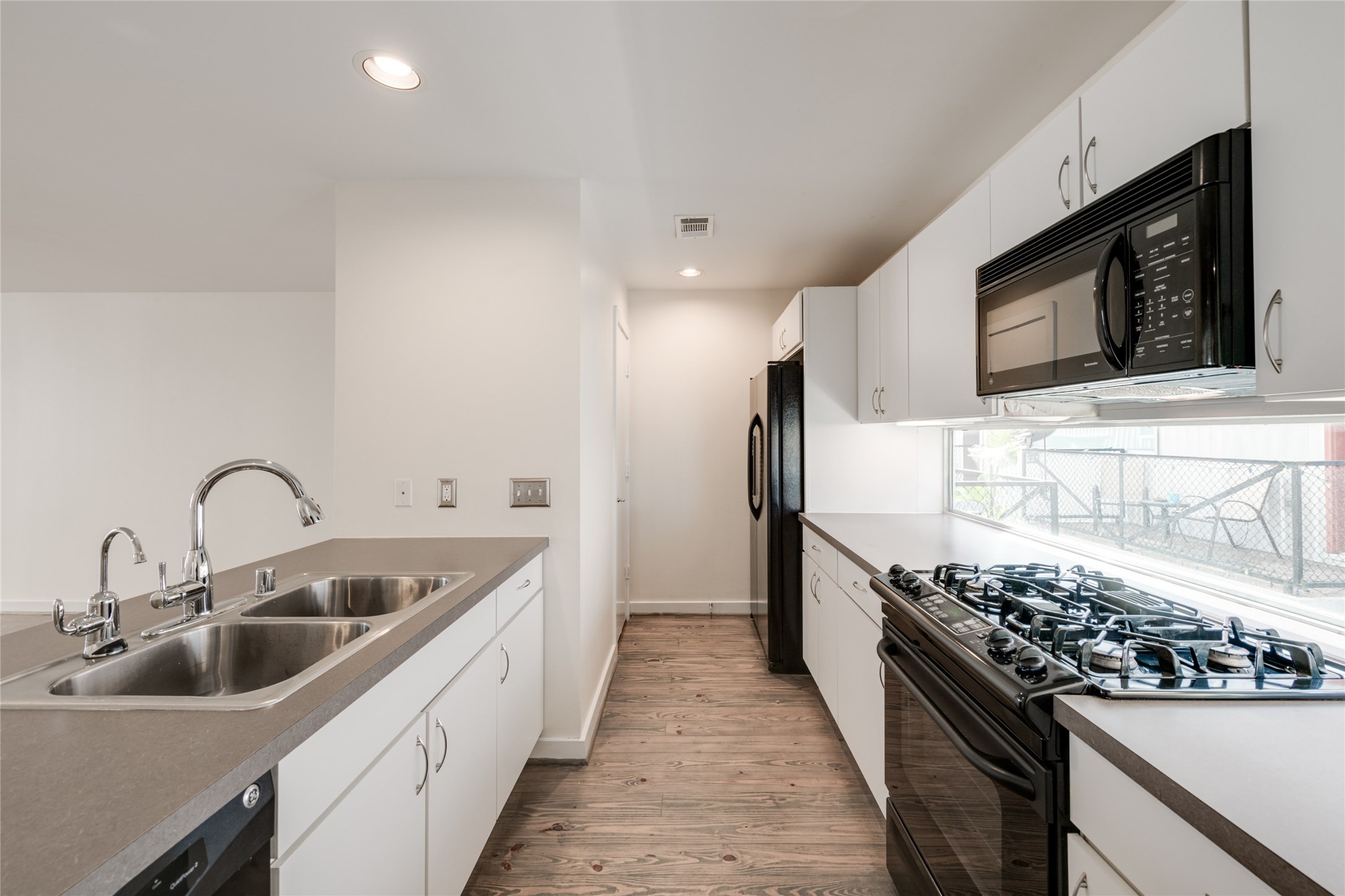 807 Robin Street Houston, TX 77019 - Photo 17 of 46