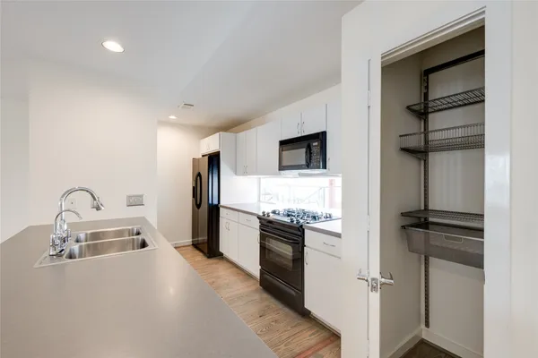 $2,500 | 807 Robin Street, Houston, TX 77019