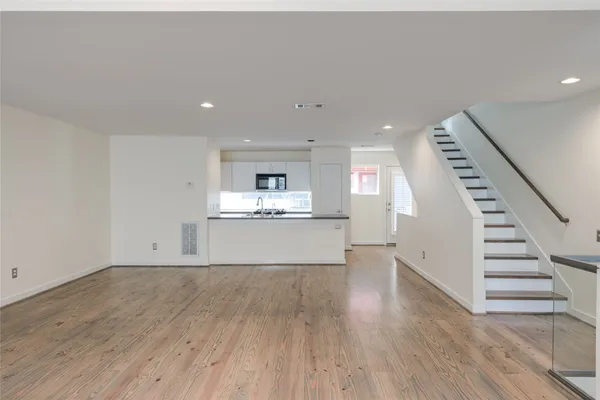 $2,500 | 807 Robin Street, Houston, TX 77019