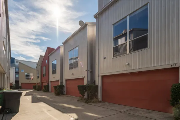 $2,500 | 807 Robin Street, Houston, TX 77019