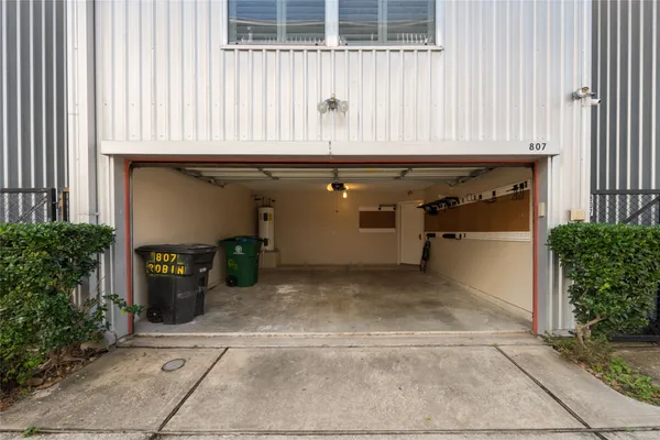 $2,500 | 807 Robin Street, Houston, TX 77019