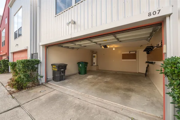 $2,500 | 807 Robin Street, Houston, TX 77019