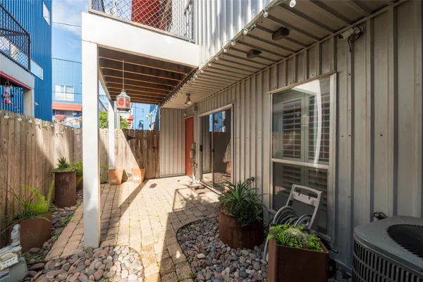 $2,500 | 807 Robin Street, Houston, TX 77019