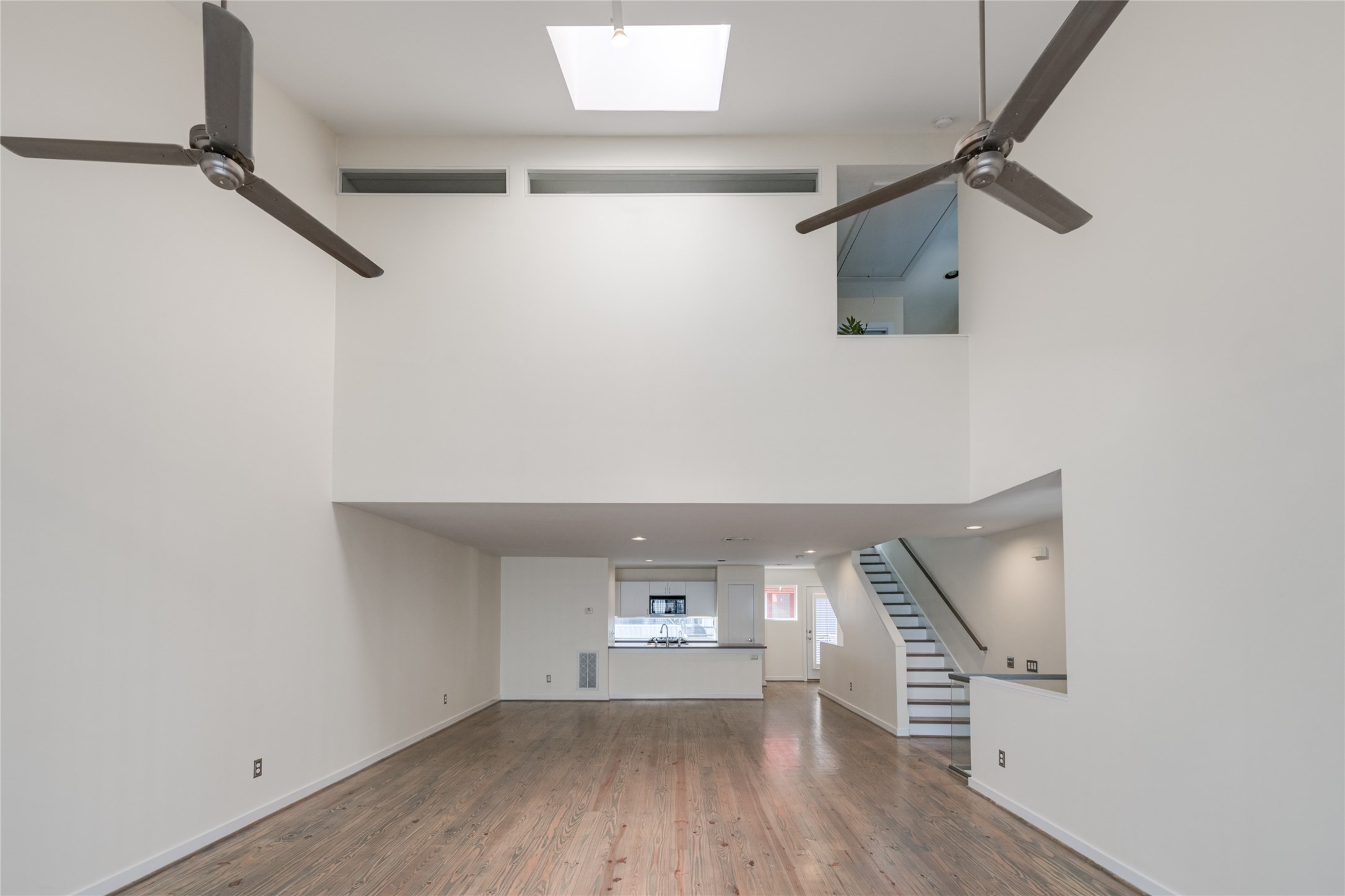807 Robin Street Houston, TX 77019 - Photo 4 of 46 On the second floor, soaring ceilings with fans and a skylight top the spacious open-plan living/dining area.