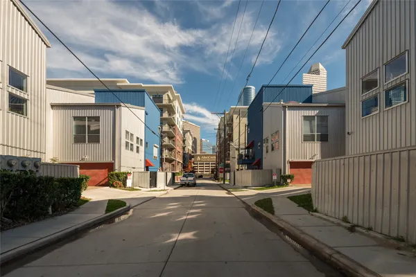 $2,500 | 807 Robin Street, Houston, TX 77019