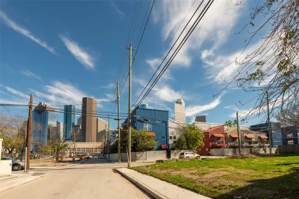 $2,500 | 807 Robin Street, Houston, TX 77019