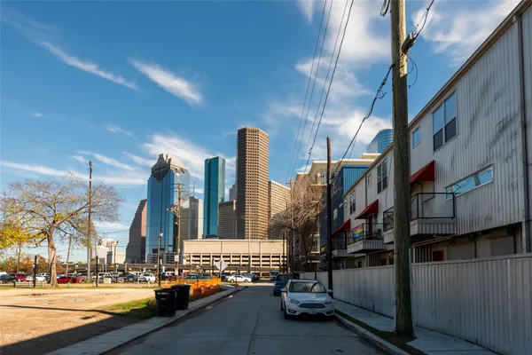 $2,500 | 807 Robin Street, Houston, TX 77019