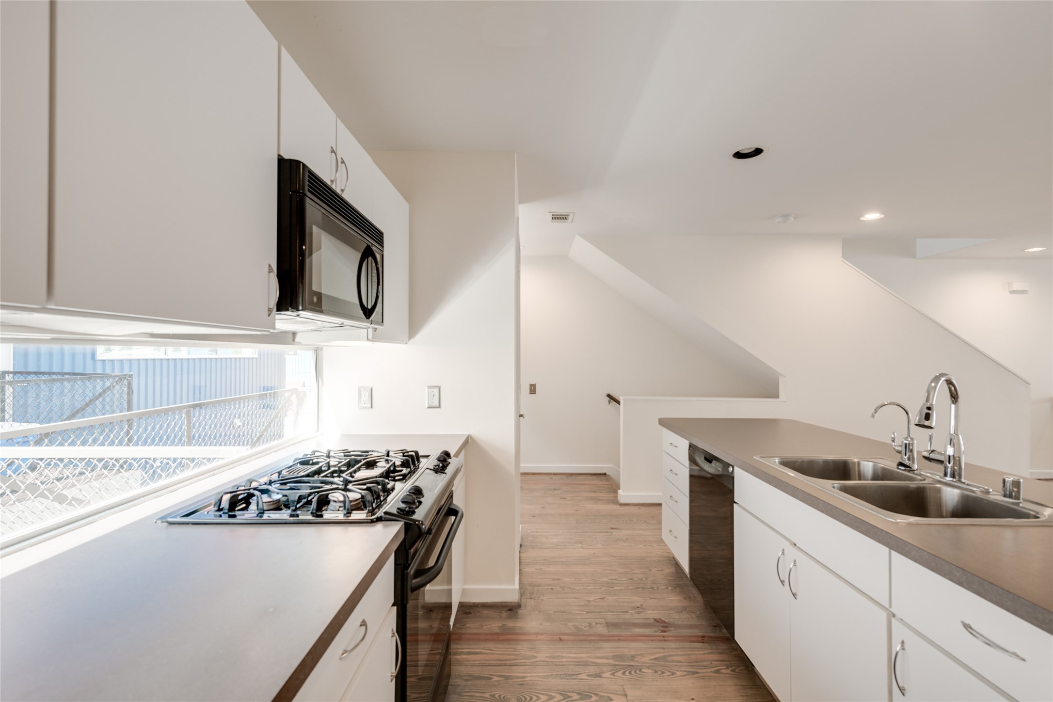 807 Robin Street Houston, TX 77019 - Photo 5 of 46 The open kitchen is equipped with ample cabinet space, two pantry w/custom Elfa storage, breakfast bar and full-size appliances, including a gas range and dishwasher.