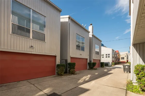 $2,500 | 807 Robin Street, Houston, TX 77019