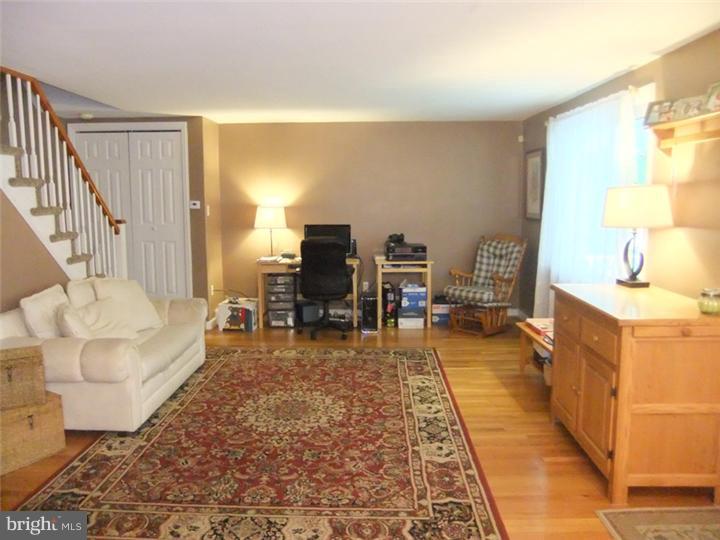 220 Welsh Drive Springfield, PA 19064 - Photo 3 of 25