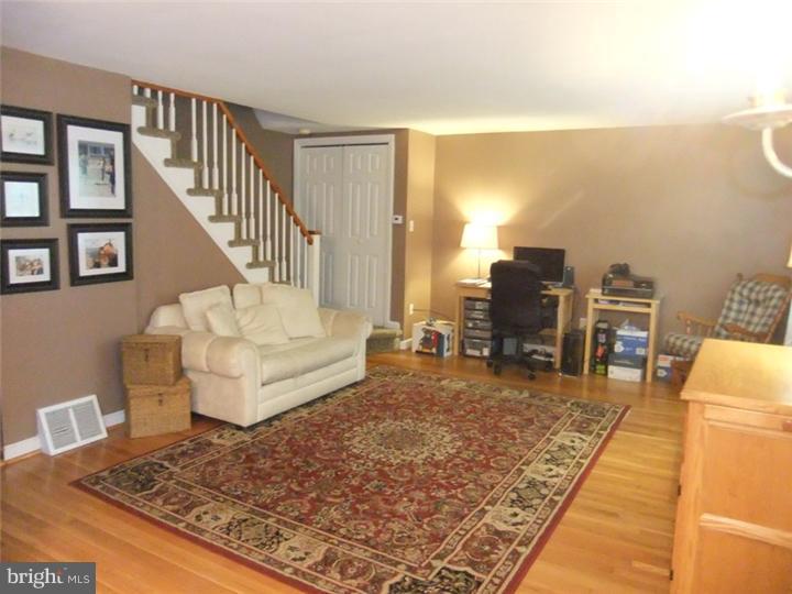 220 Welsh Drive Springfield, PA 19064 - Photo 4 of 25
