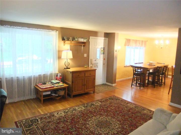 220 Welsh Drive Springfield, PA 19064 - Photo 5 of 25