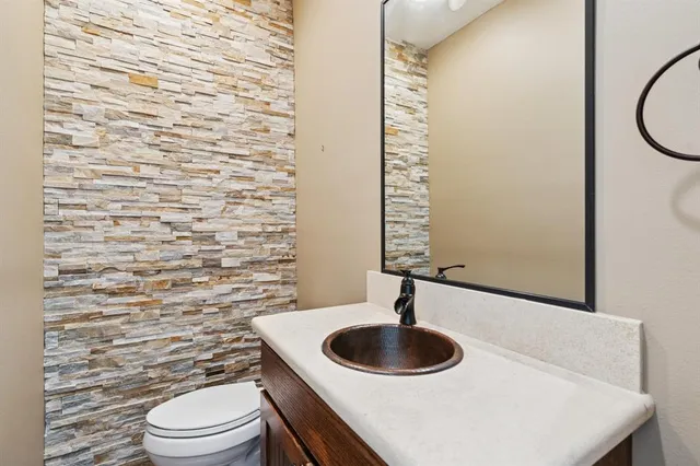 $8,500 | 1705 South Cottonwood Valley Circle, Irving, TX 75038