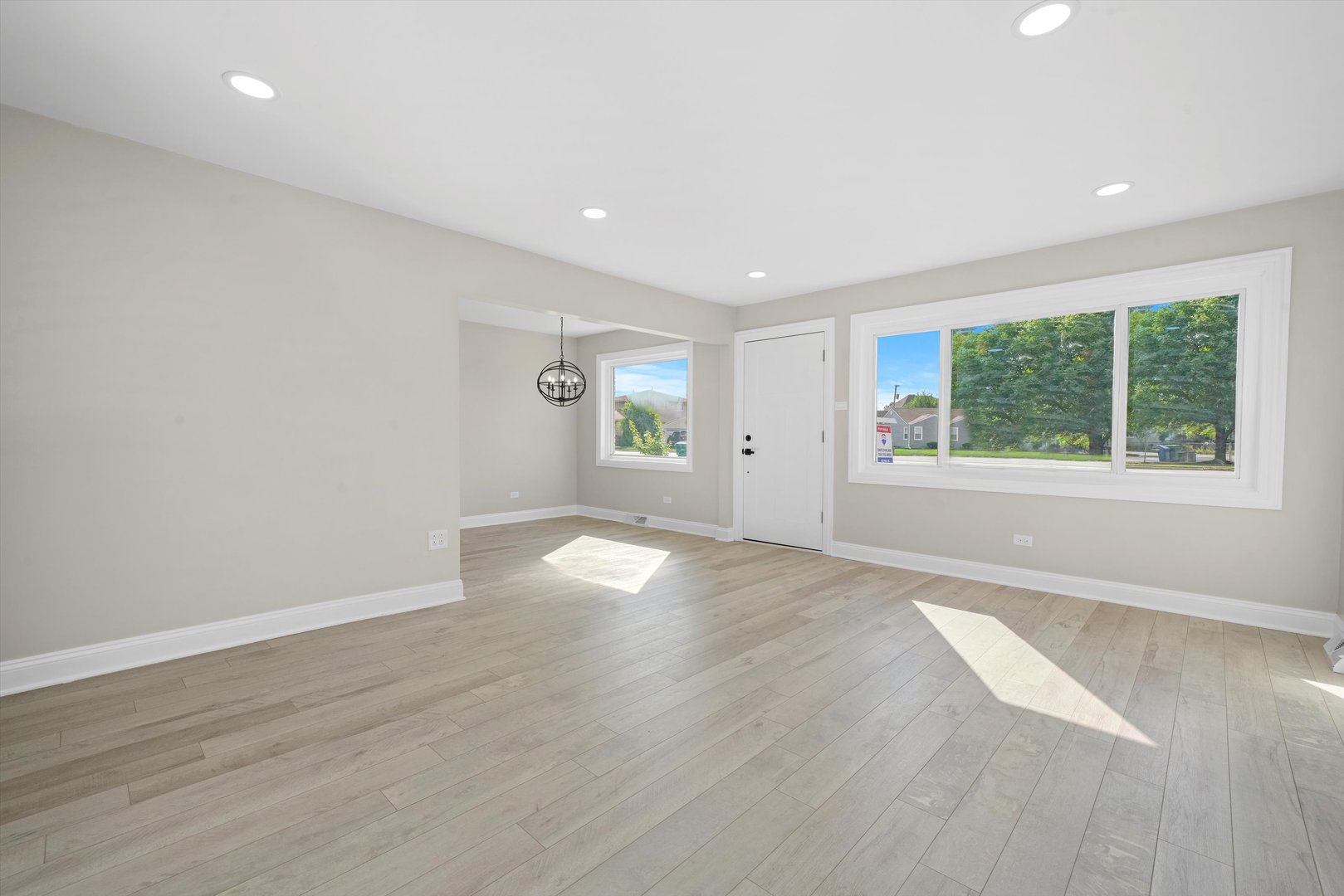 5206 State Road Burbank, IL 60459 - Photo 2 of 11 Gallery Image 2