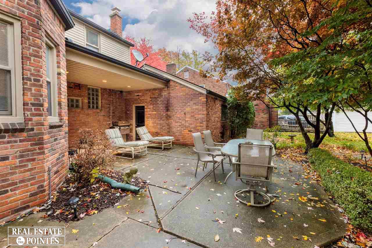 1901 Severn Road Grosse Pointe Woods, MI 48236 - Photo 36 of 37