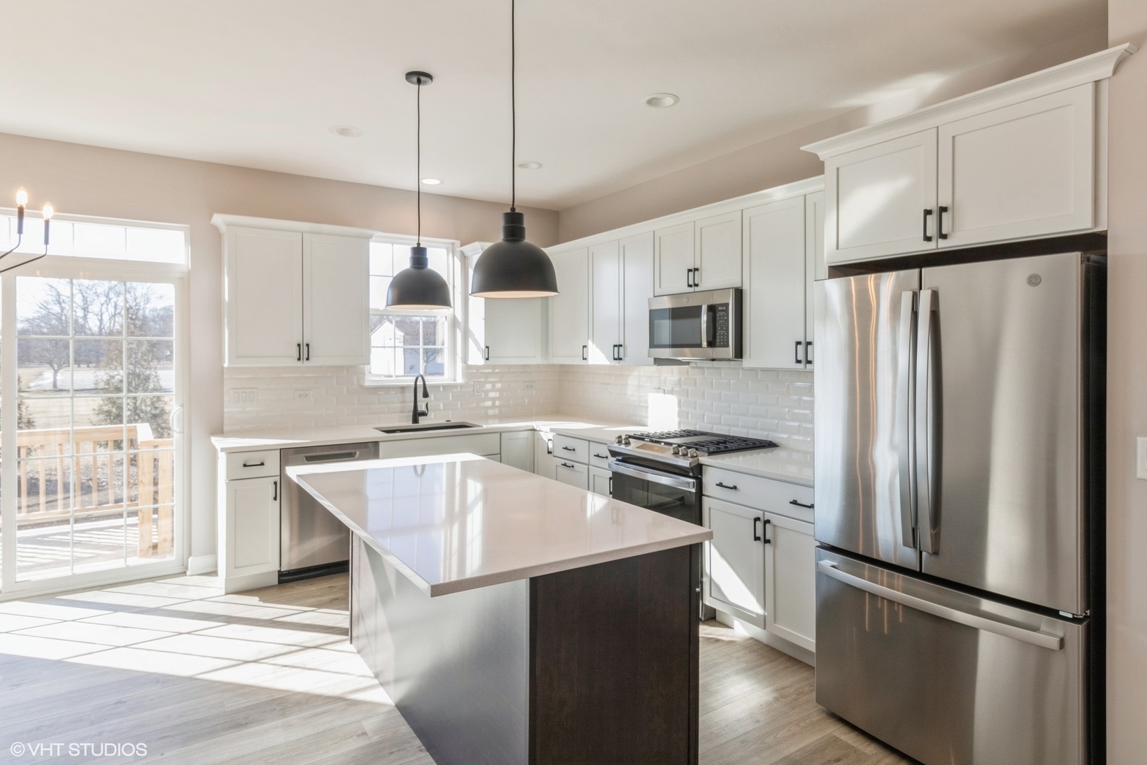 560 Madison Lane Elgin, IL 60123 - Photo 2 of 24