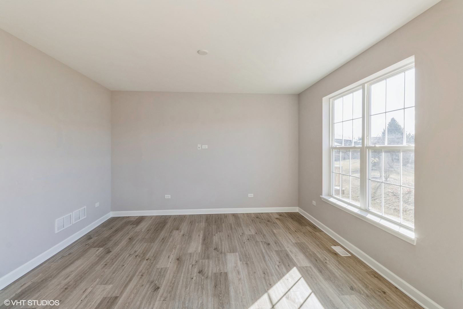 560 Madison Lane Elgin, IL 60123 - Photo 5 of 24