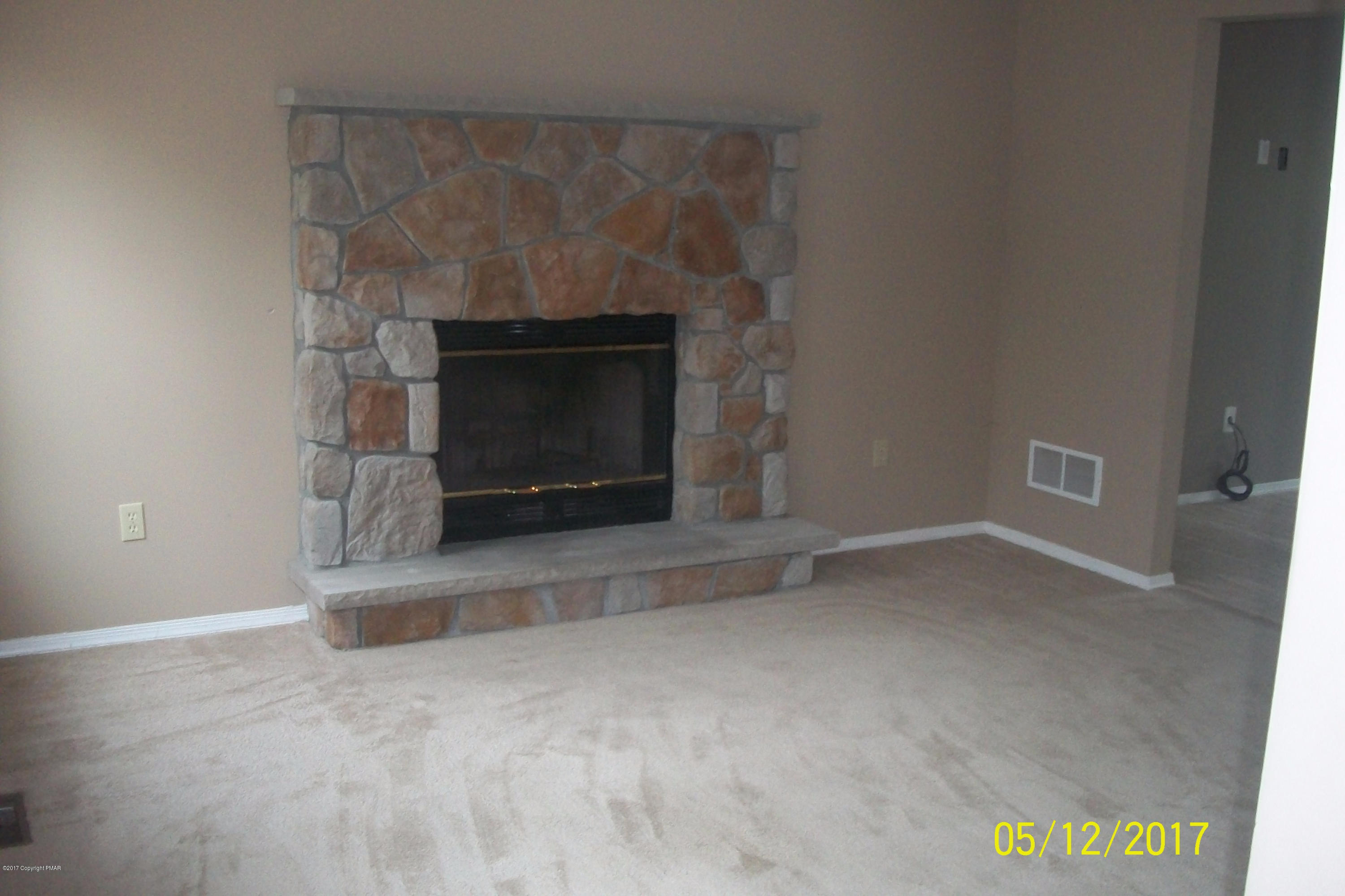 210 Bromley Road Henryville, PA 18332 - Photo 3 of 13 living room