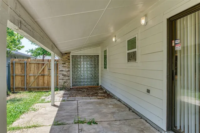 a view of a pathway with a backyard