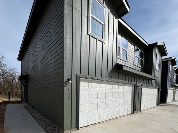 $1,750 | 3501 East Renfro Street, Unit 109, Burleson, TX 76028