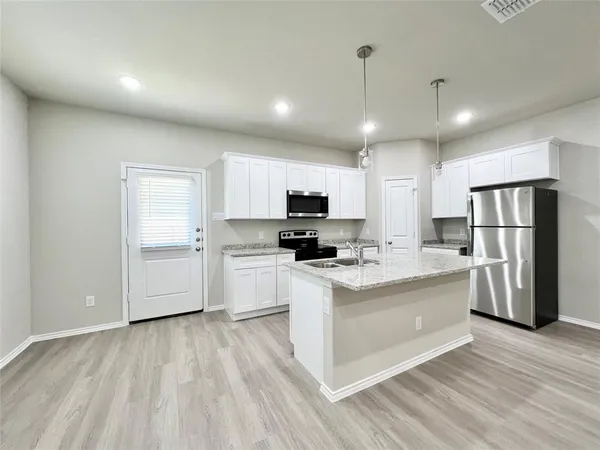 $1,750 | 3501 East Renfro Street, Unit 109, Burleson, TX 76028
