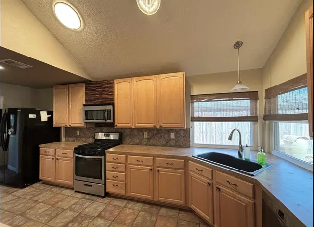 $2,600 | 2123 Streamhurst Lane, Sugar Land, TX 77479