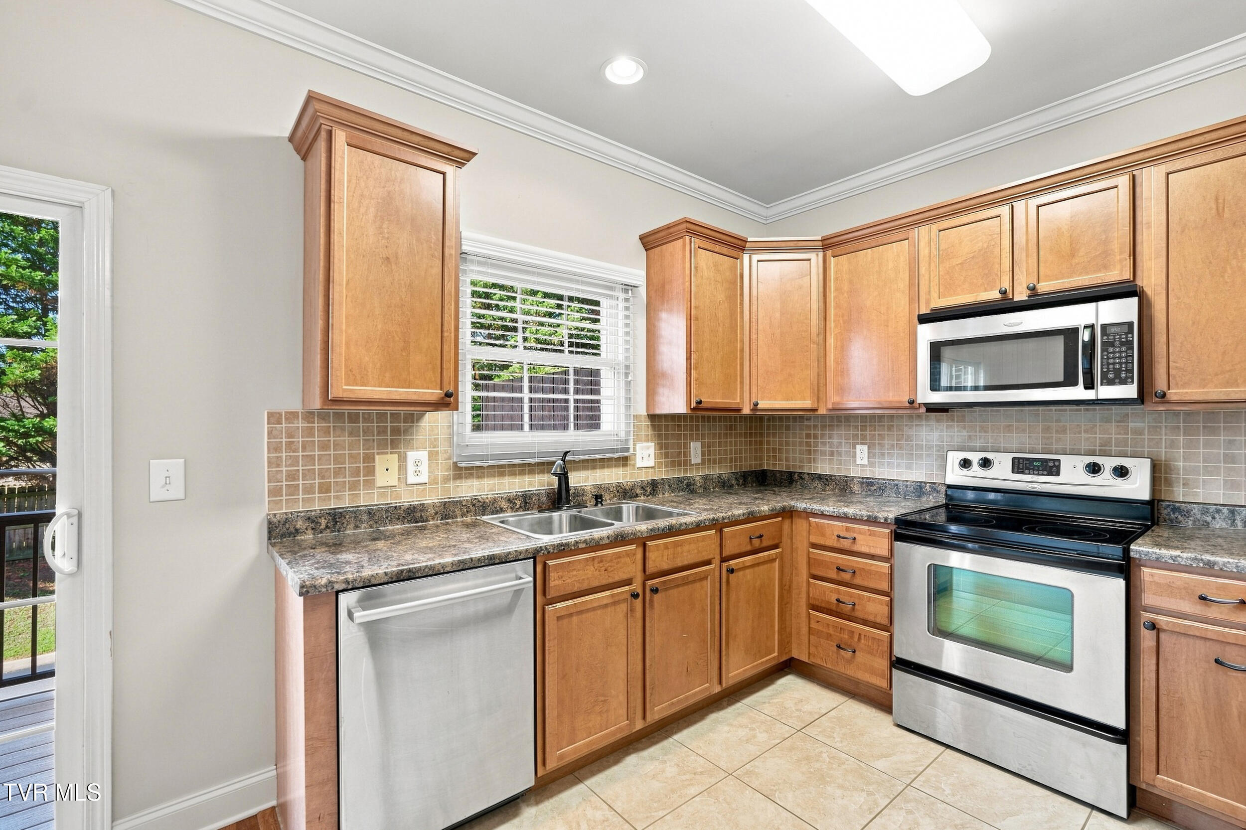 601 West Mountainview Road, Unit 402 Johnson City, TN 37604 - Photo 8 of 30 8_601 w mountainview rd-13