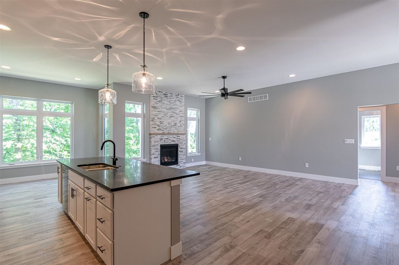 3067 Ridgeview Circle Coralville, IA 52241 - Photo 7 of 36 Gallery Image 7