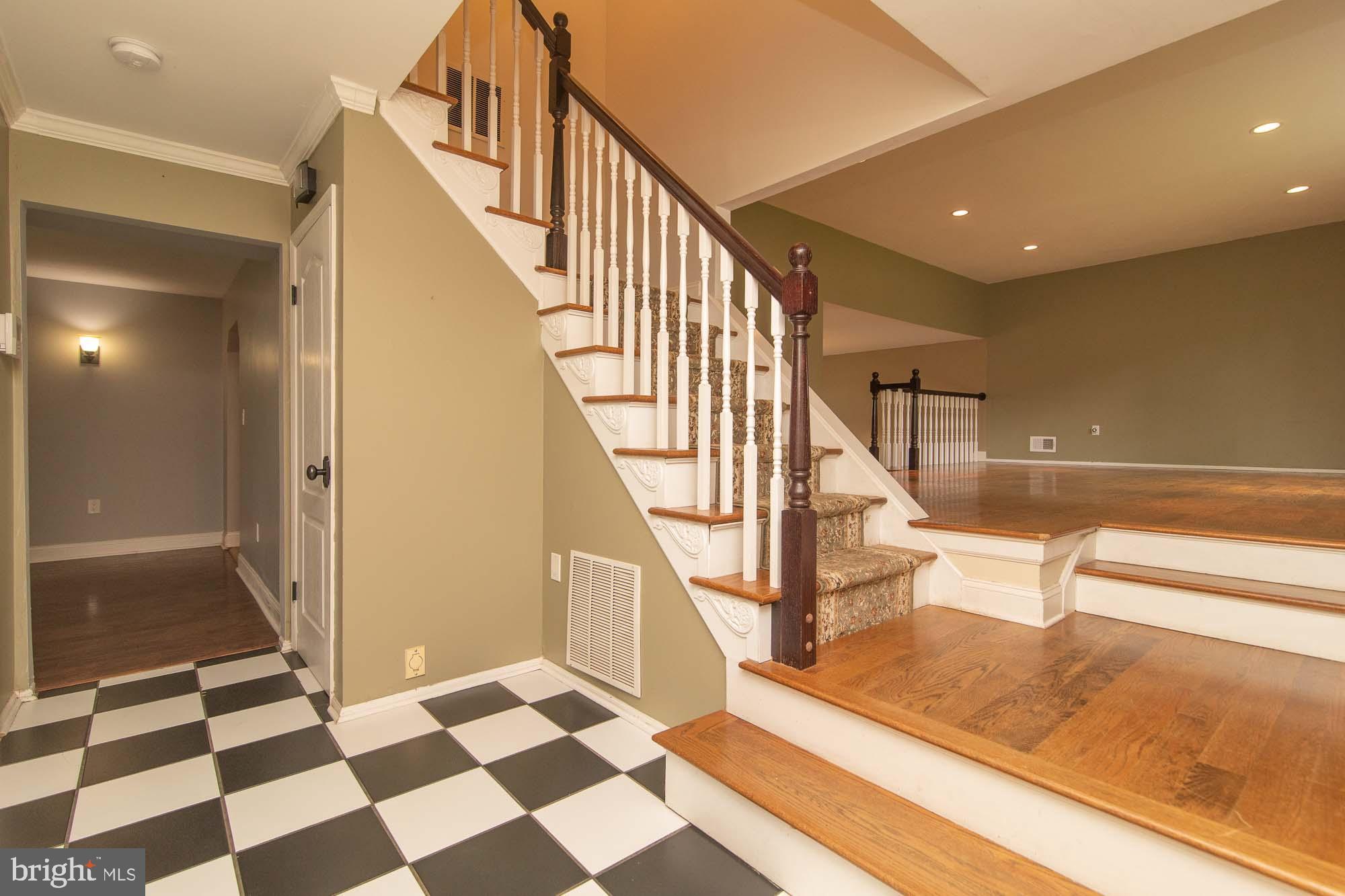 2 Randi Way Titusville, NJ 08560 - Photo 11 of 42 Large Foyer
