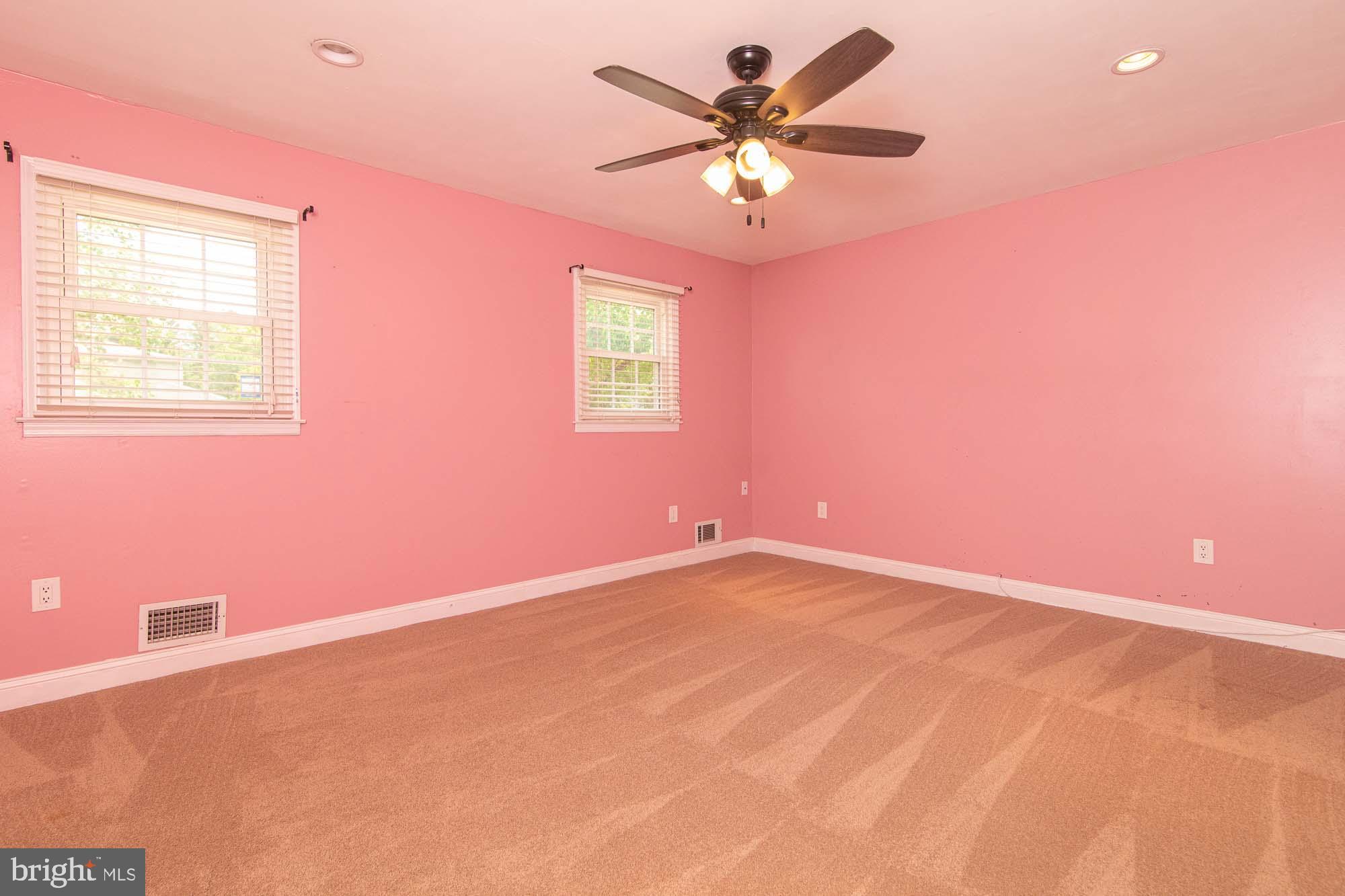 2 Randi Way Titusville, NJ 08560 - Photo 27 of 42 Large bedroom