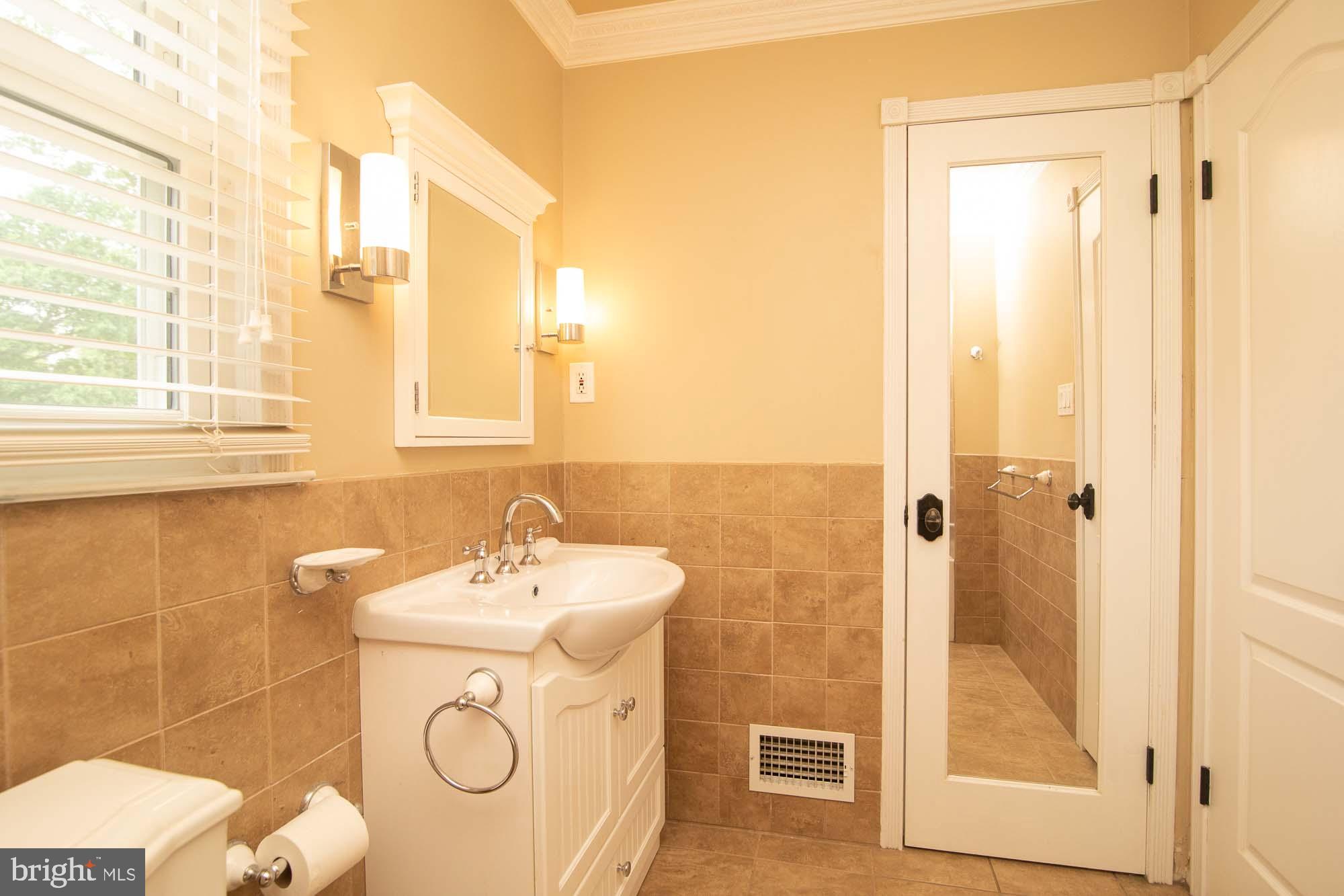 2 Randi Way Titusville, NJ 08560 - Photo 30 of 42 Second Floor bath