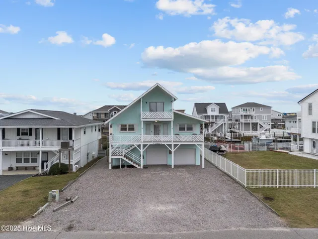 $925,000 | 124 Starfish Drive, Holden Beach, NC 28462