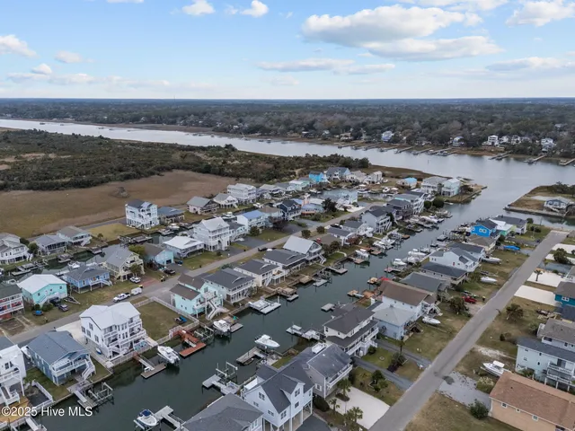 $925,000 | 124 Starfish Drive, Holden Beach, NC 28462