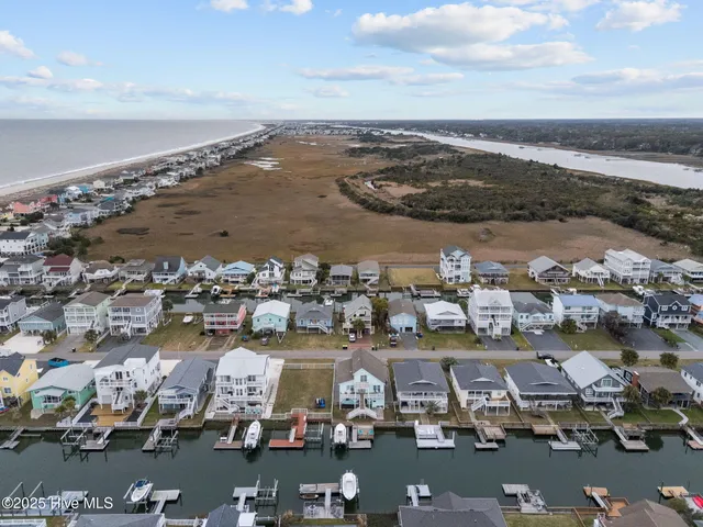 $925,000 | 124 Starfish Drive, Holden Beach, NC 28462