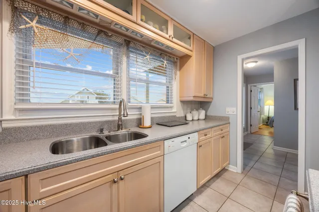 $925,000 | 124 Starfish Drive, Holden Beach, NC 28462