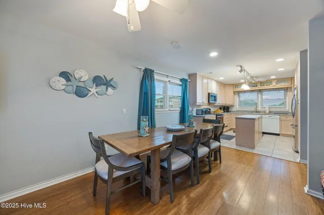 $925,000 | 124 Starfish Drive, Holden Beach, NC 28462