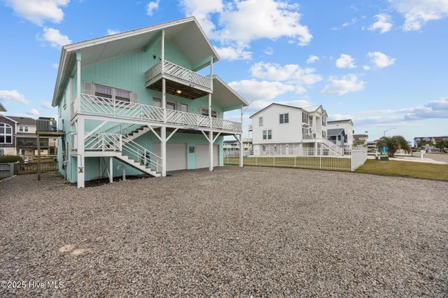 $925,000 | 124 Starfish Drive, Holden Beach, NC 28462