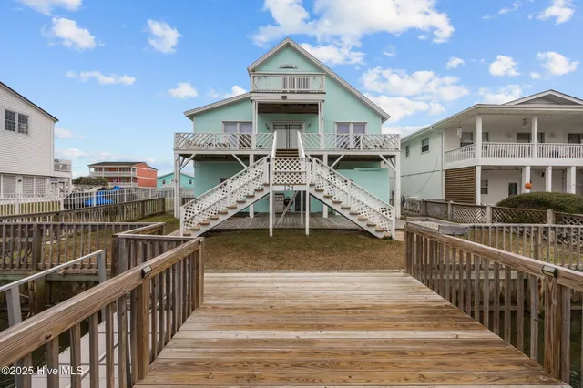 $925,000 | 124 Starfish Drive, Holden Beach, NC 28462