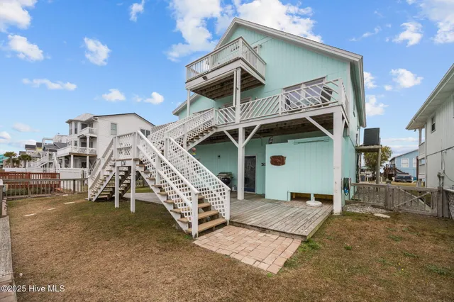 $925,000 | 124 Starfish Drive, Holden Beach, NC 28462