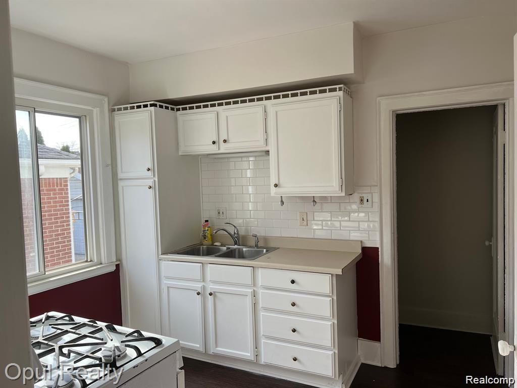 6525 Ternes Dearborn, MI 48126 - Photo 6 of 15