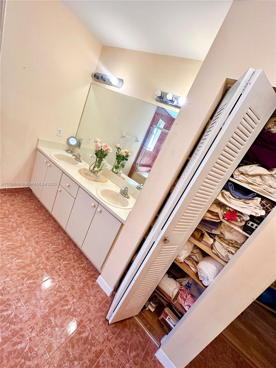 8686 Southwest 159th Path Miami, FL 33193 - Photo 12 of 15 Gallery Image 12