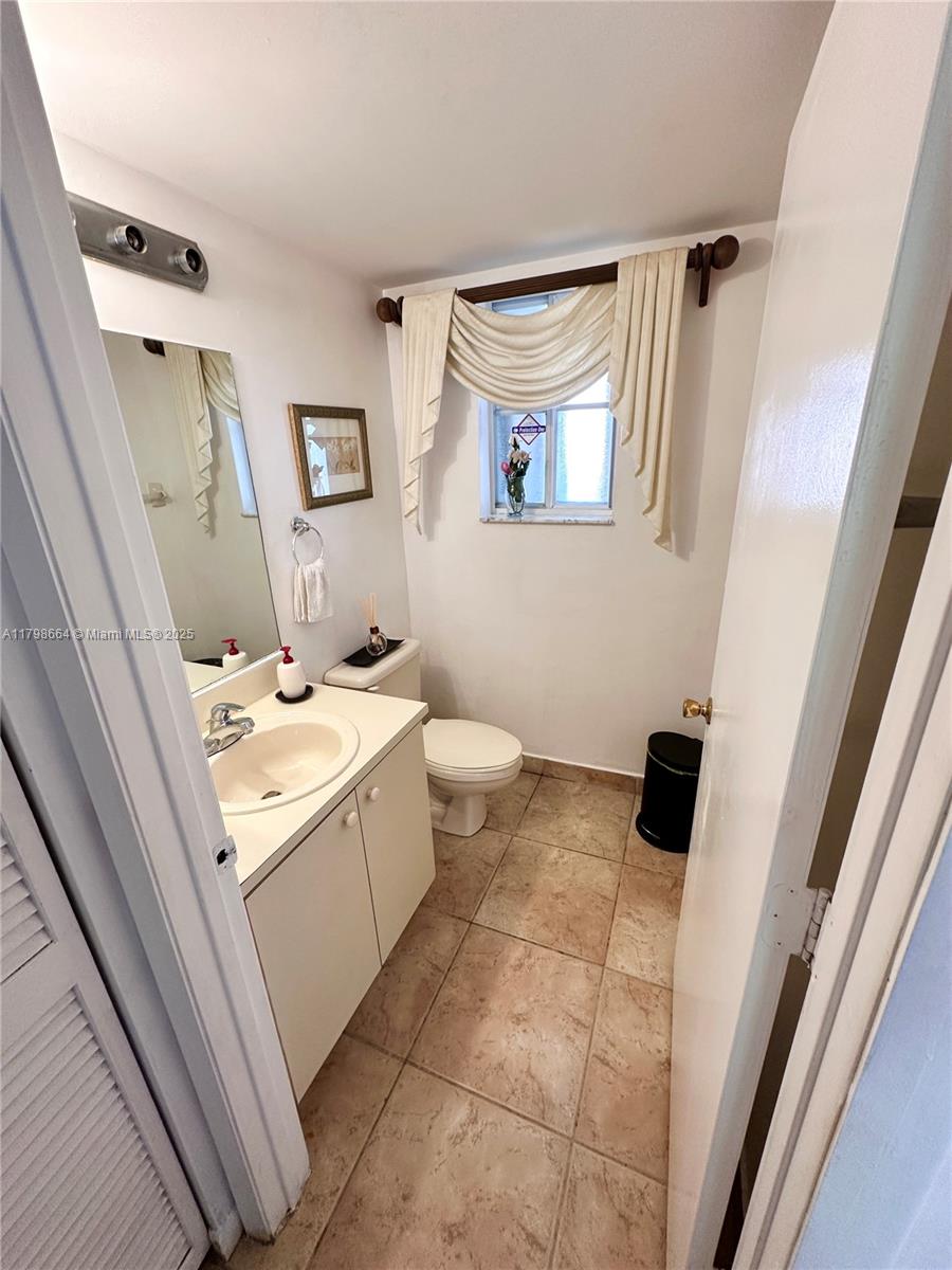 8686 Southwest 159th Path Miami, FL 33193 - Photo 8 of 15 Gallery Image 8