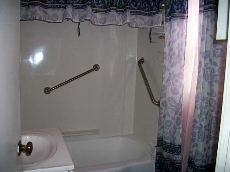 12 Ridge Road Braddock Hills, PA 15221 - Photo 13 of 16 Full Bath.