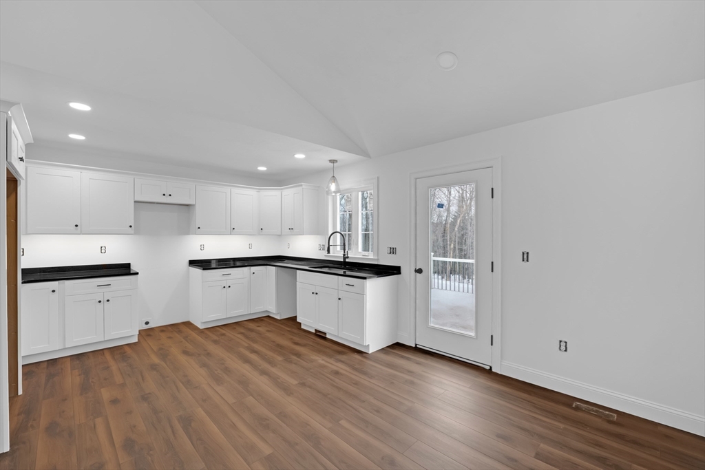 87 Vinton Road Sturbridge, MA 01566 - Photo 8 of 33