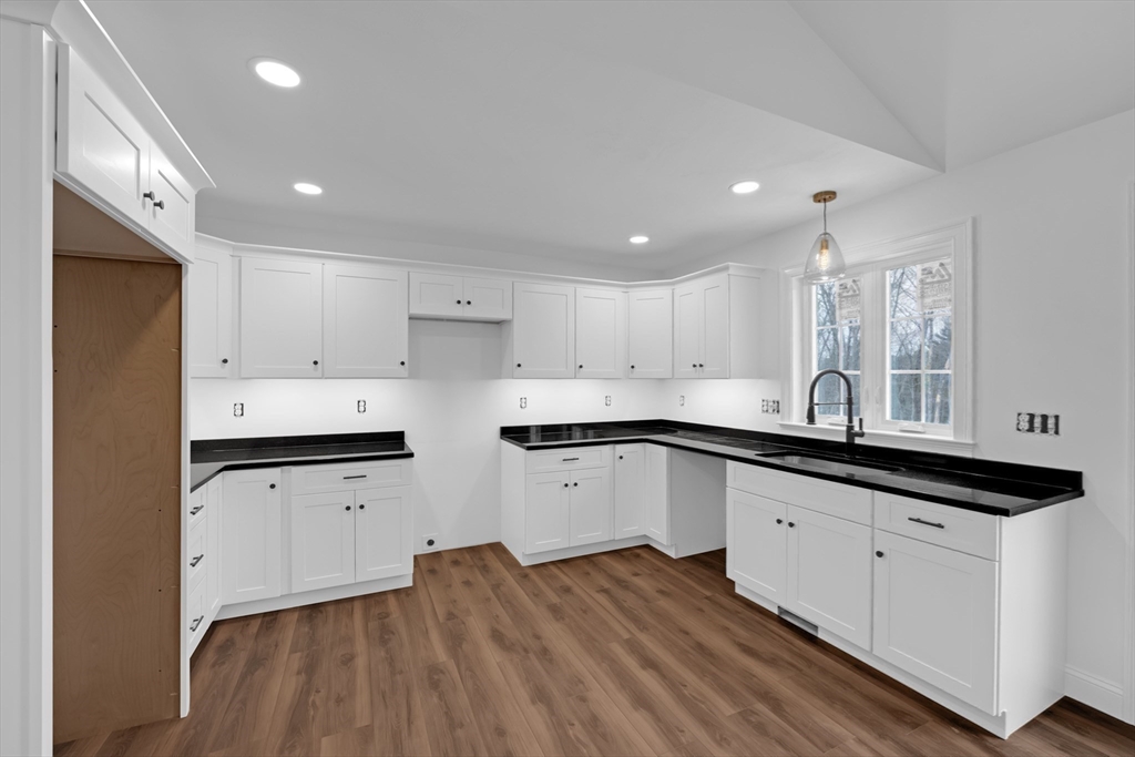 87 Vinton Road Sturbridge, MA 01566 - Photo 10 of 33