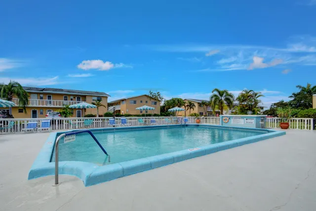 $130,000 | 230 Northeast 26th Avenue, Unit 3020, Boynton Beach, FL 33435