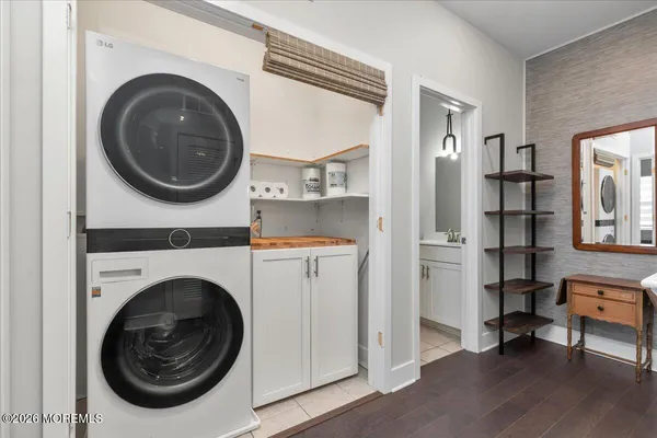 a view of livingroom with washer and dryer