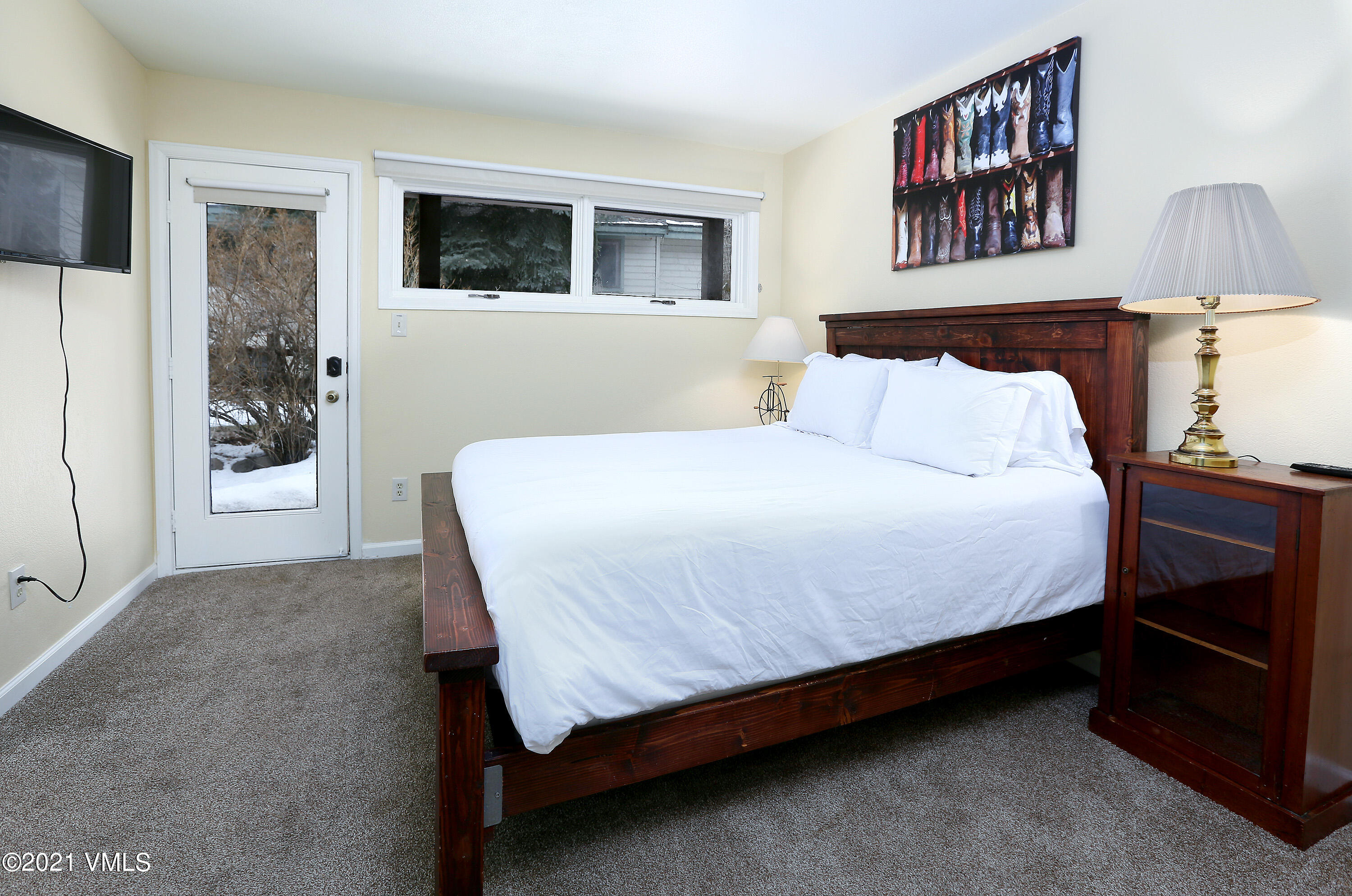 44 Eagle Road, Unit 2 Avon, CO 81620 - Photo 8 of 17 a bedroom with a bed and a painting on the wall