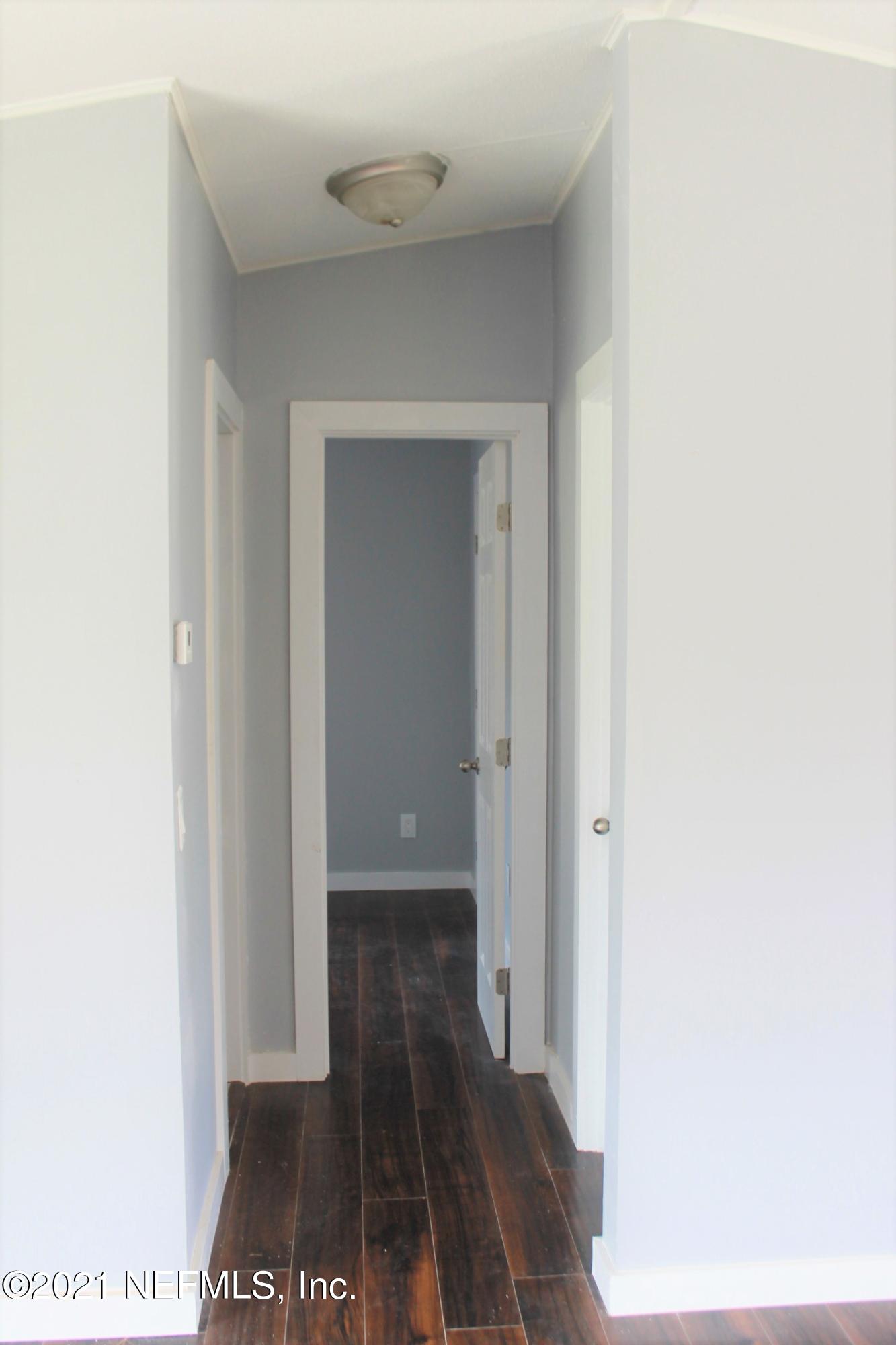 16006 Shellcracker Road Jacksonville, FL 32226 - Photo 23 of 41 a view of a hallway
